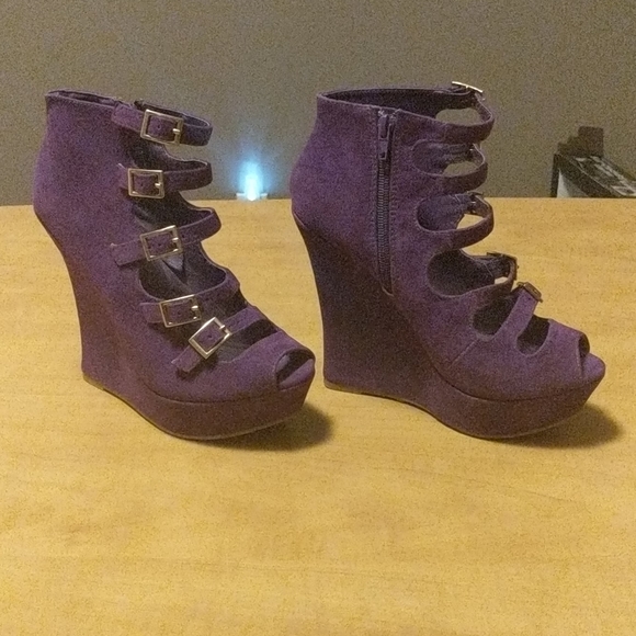 Purple shoe dazzle wedges - Picture 3 of 4